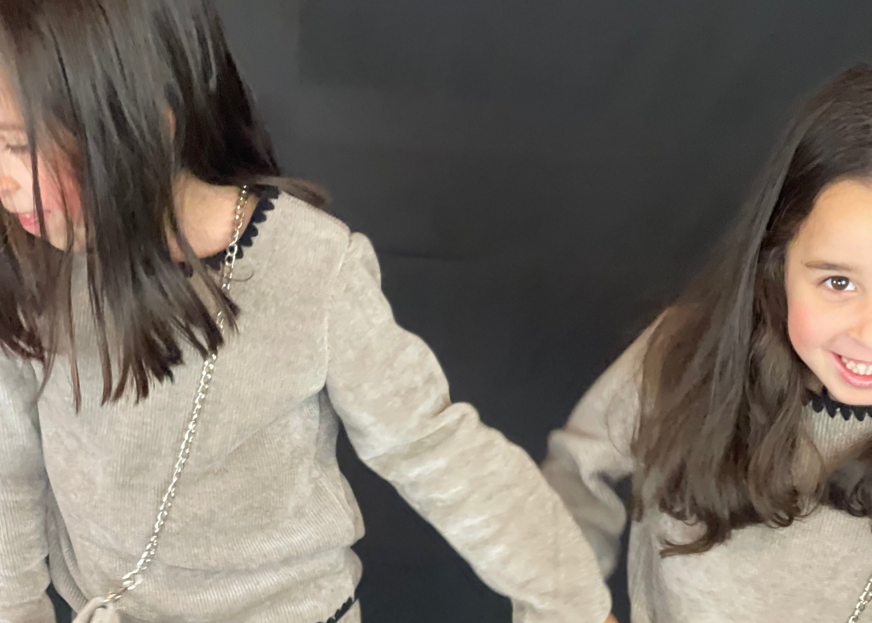 ensemble fille chic AMAÉ, vêtements élégants et minimalistes pour enfants.